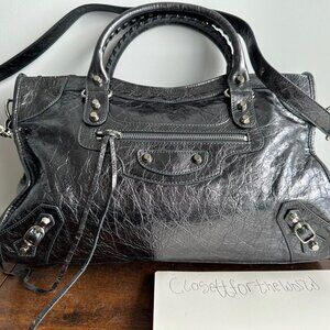stud leather hand bag  38cm in size